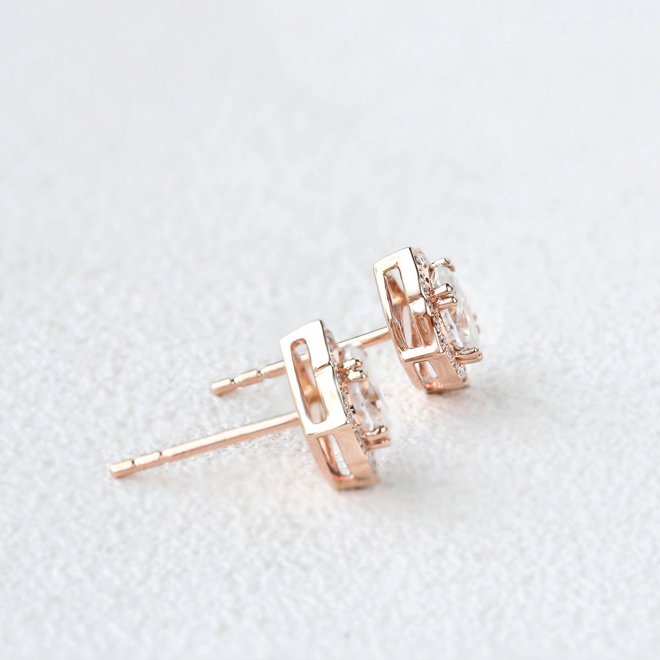 0.8ct Moissanite Geometric Halo Earrings Sharp Silhouette