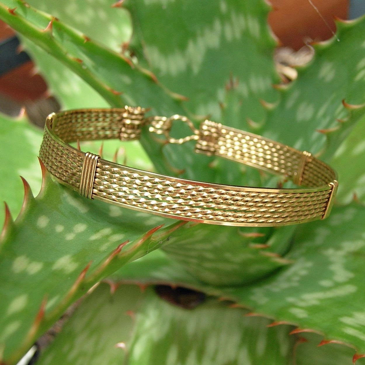 14kt Gold Filled 8-Strand Wire Wrapped Bracelet  STTTTTTS Unmissable Detail