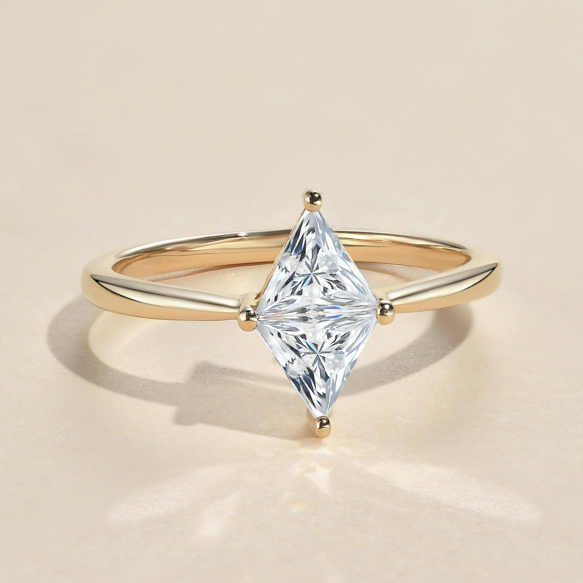 Modern Layer 1.0ct Triangle Cut Moissanite Classic Solitaire Ring