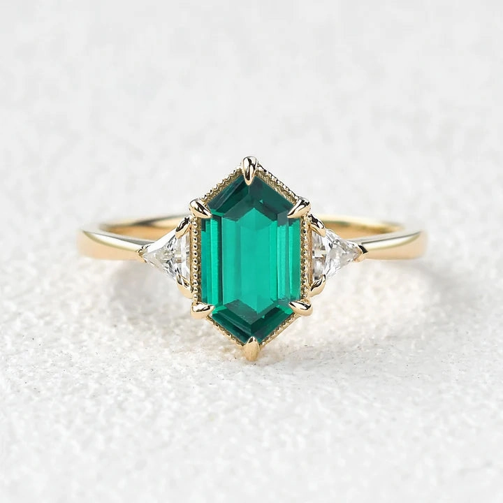 1.5ct Geometric Moss Agate Three-stone Vintage Ring Accent Detail