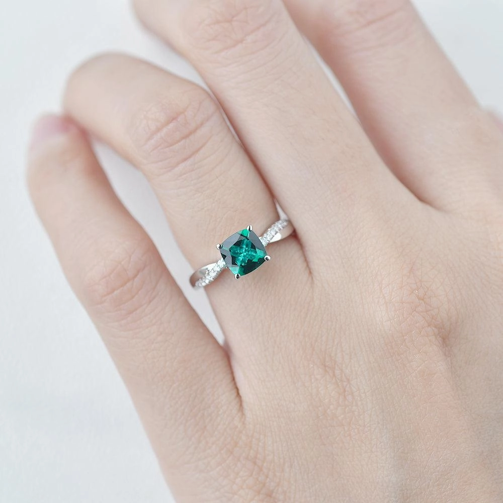Showstopper Look Crafted Detail 2.0ct Cushion Cut Emerald Classic Solitaire Twist Ring