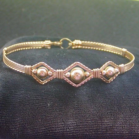 Unisex style Unifying Detail 3-Bead Point Gold Bead Wire Wrapped Bracelet