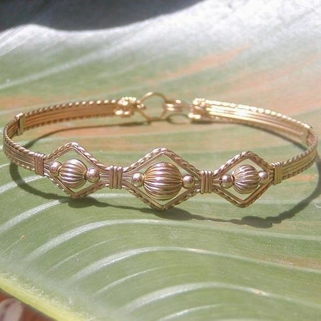 3-Bead Point Gold Filled Fluted Beads Wire Wrapped Bracelet Handcrafted Detail