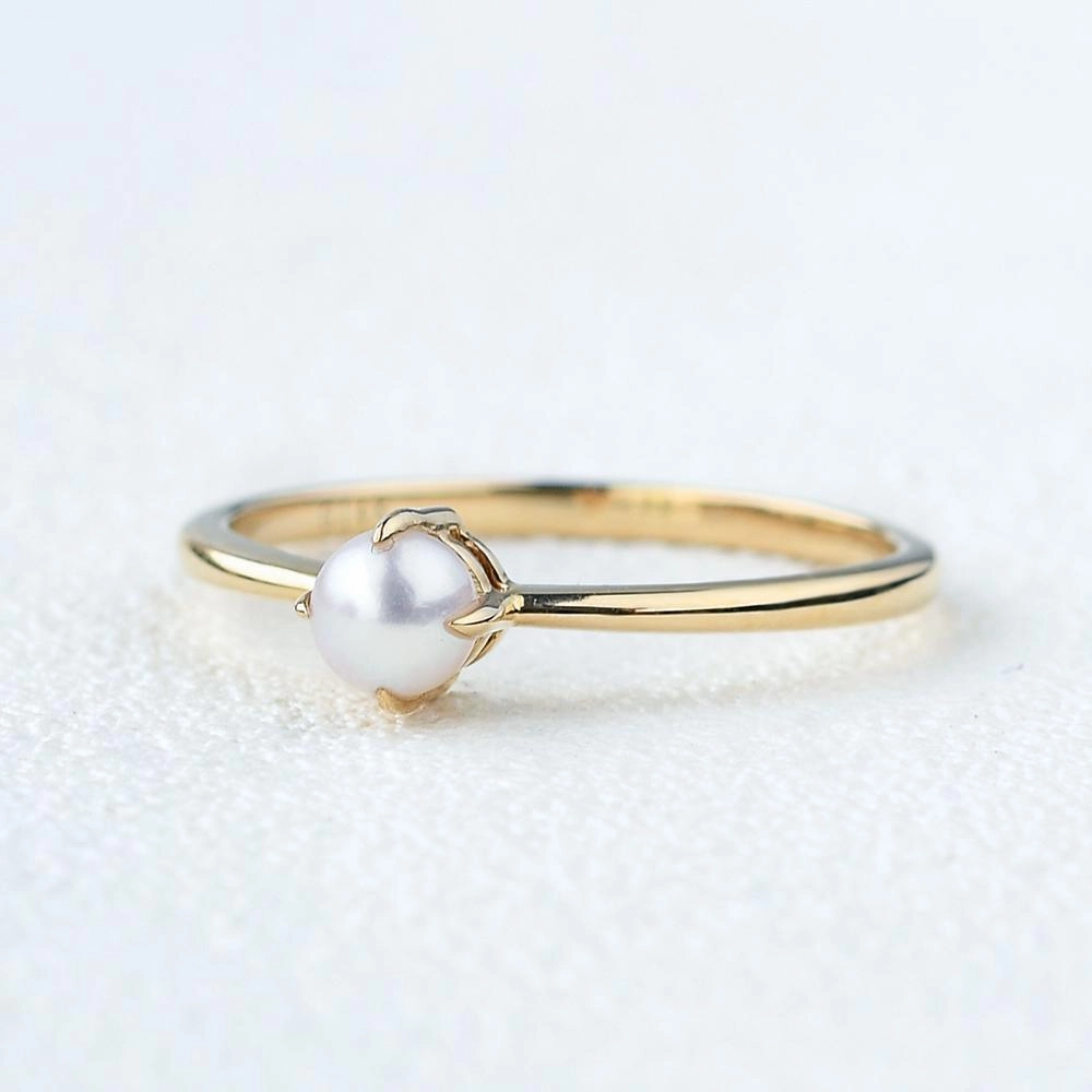 4 Prongs Yellow Gold Akoya Pearl Ring Balanced Detail