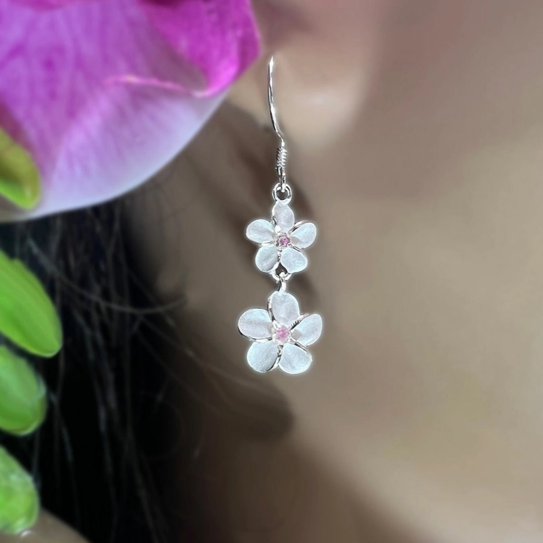 ??Elua Plumeria Dangle Earrings Dull Jewelry Glittery Item