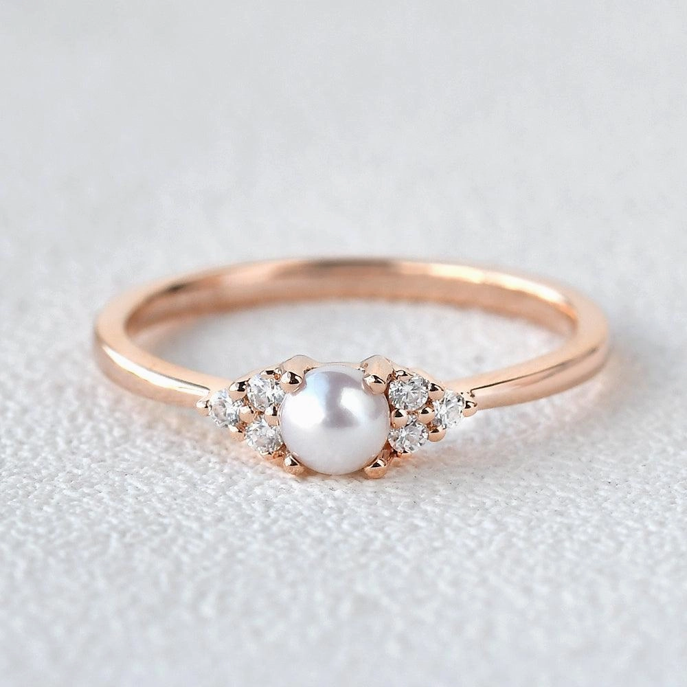Zoom Focus Silhouette Focus Akoya Pearl & Geometric Moissanite Rose Gold Ring