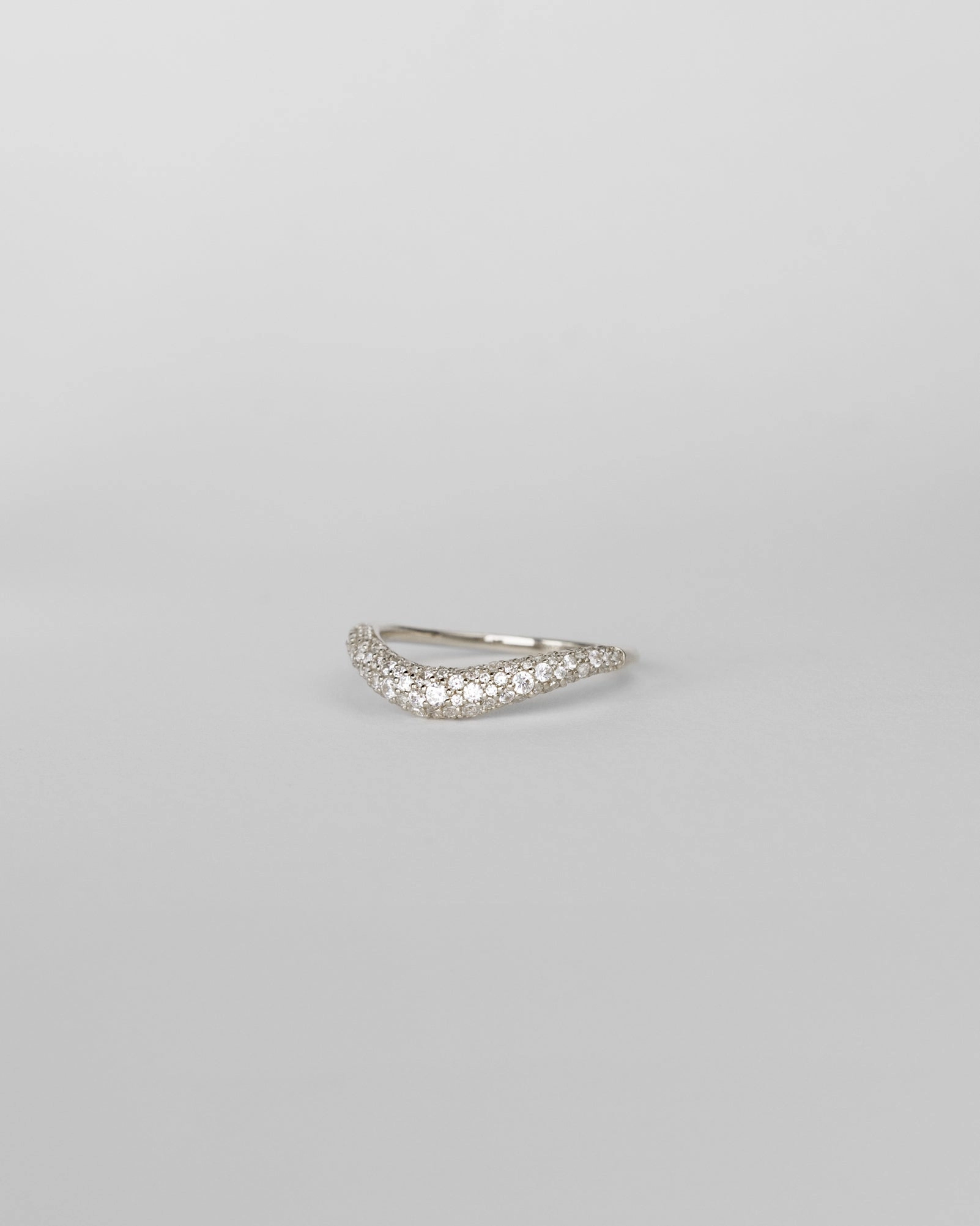 Romantic Feel Pav?? Flow Ring