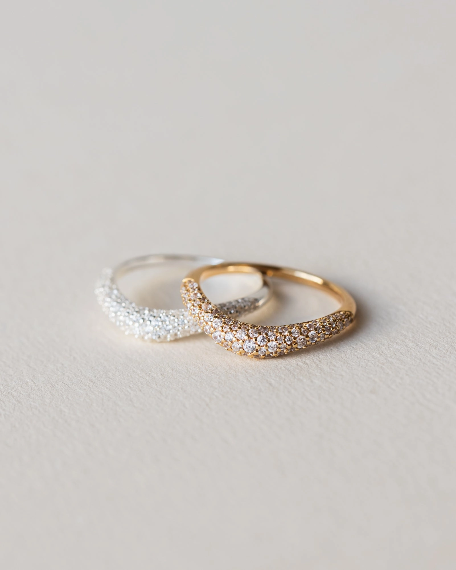 Pav?? Flow Ring Glistening Piece