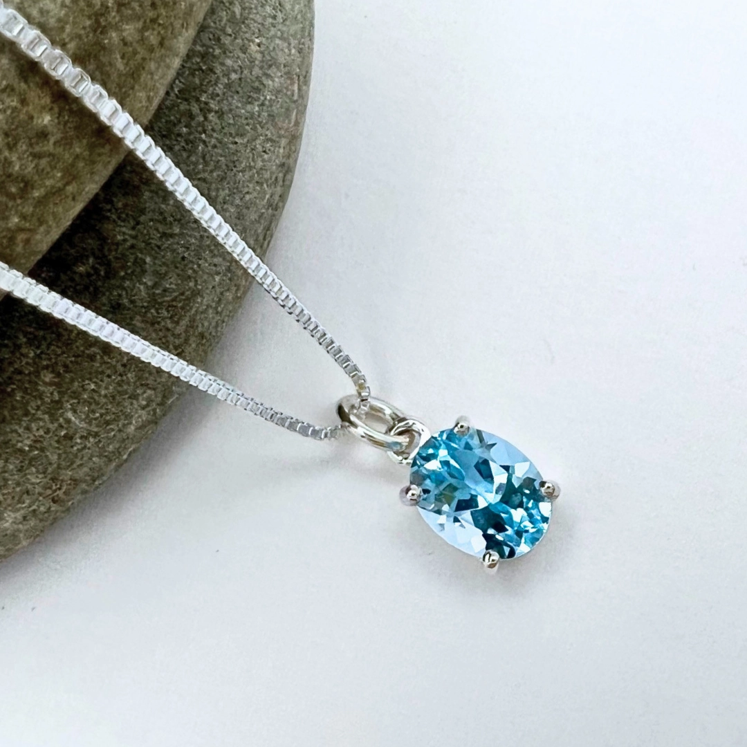 Oval Stone Sterling Silver Pendant Fashion Muse