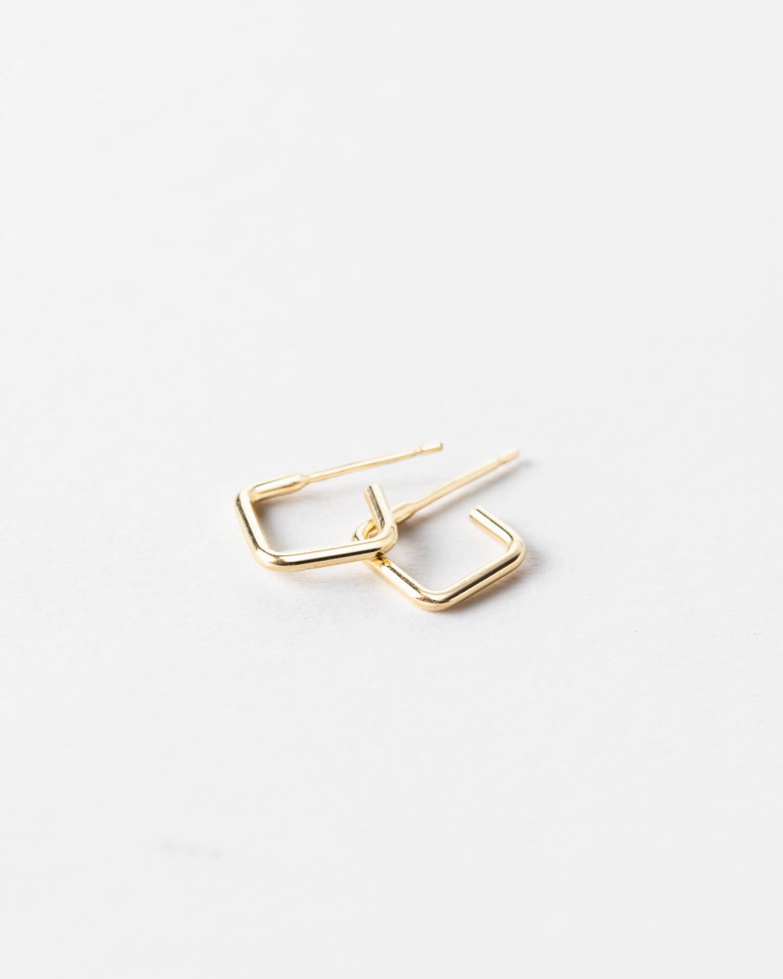 Annie Huggie Hoops Bold Shine Pieces Vivid Finish