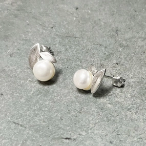 Freshwater Pearl Floral Studs Radiant Highlight Elegant Pick