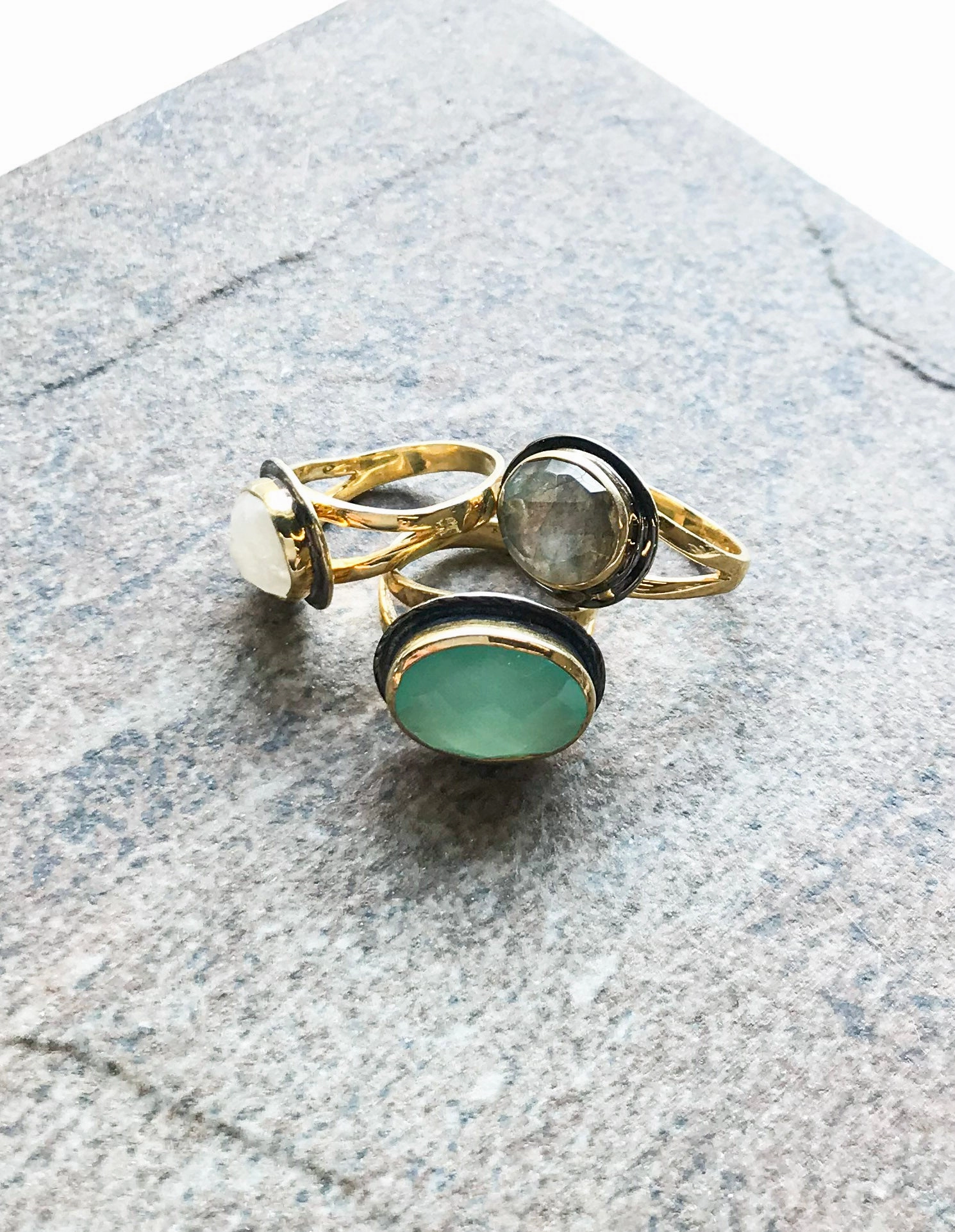 Elegant Flow Exquisite Adornment R76