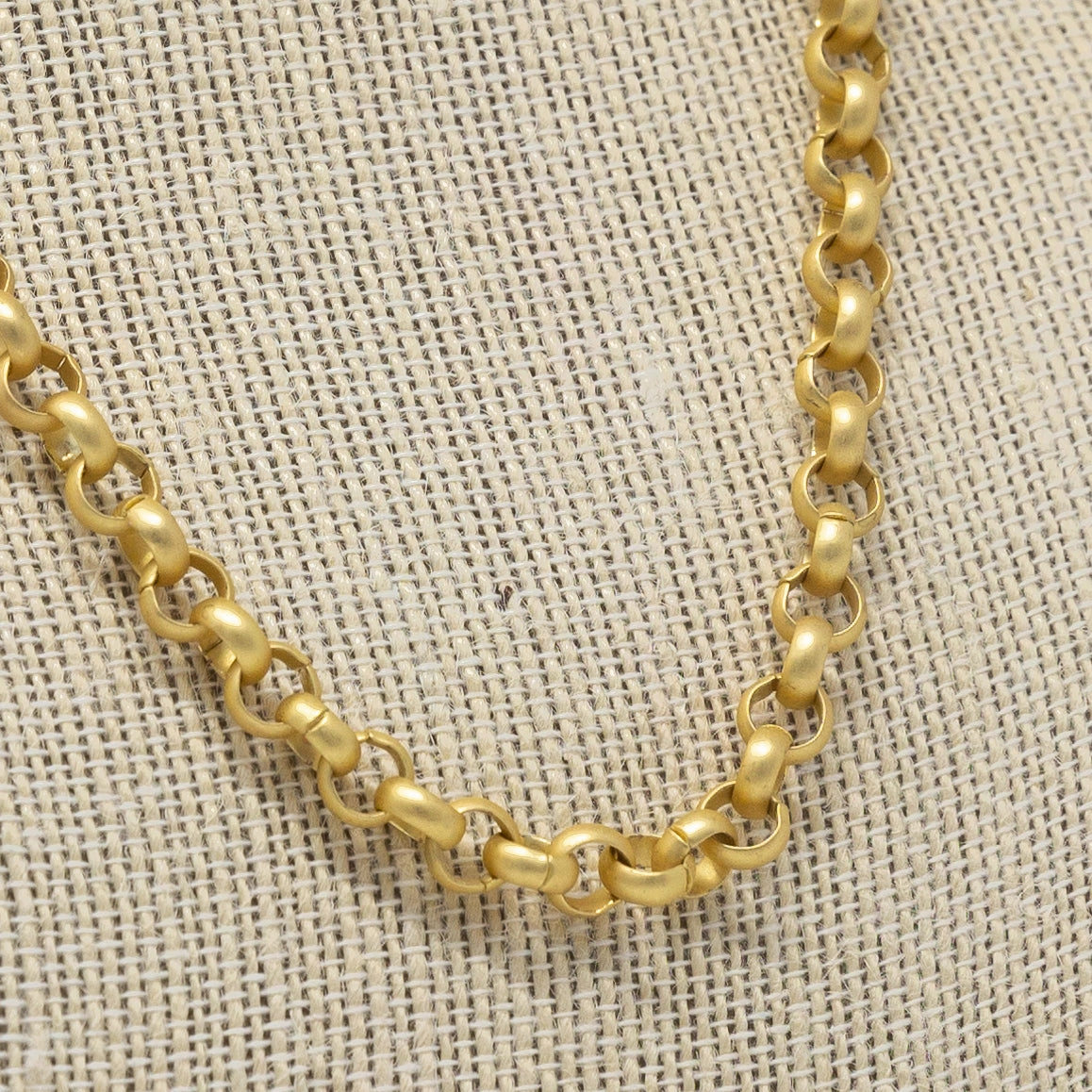 Matte Rolo Chain Luxury Touch Party Present