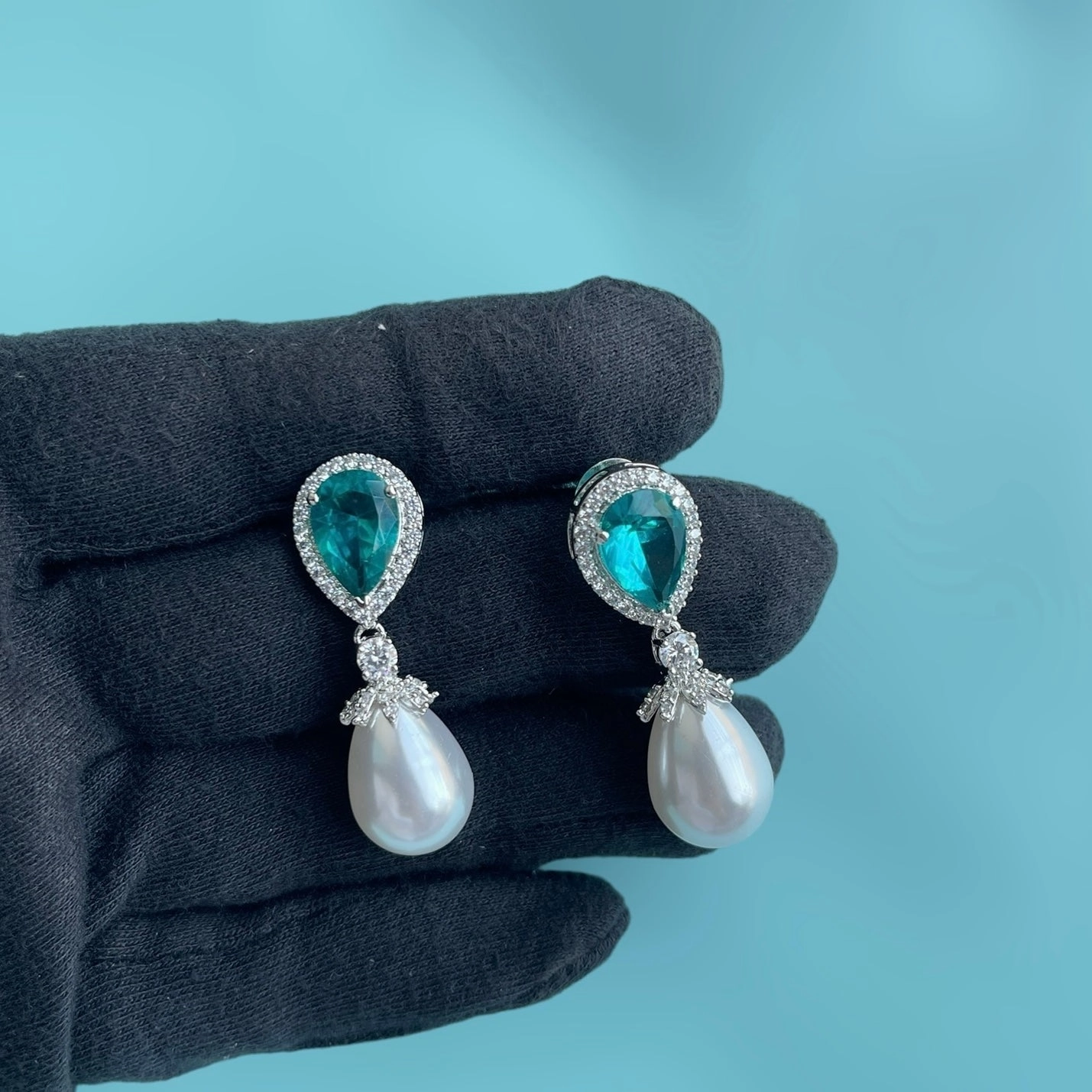 MInimella pearl pear earring Graceful Piece