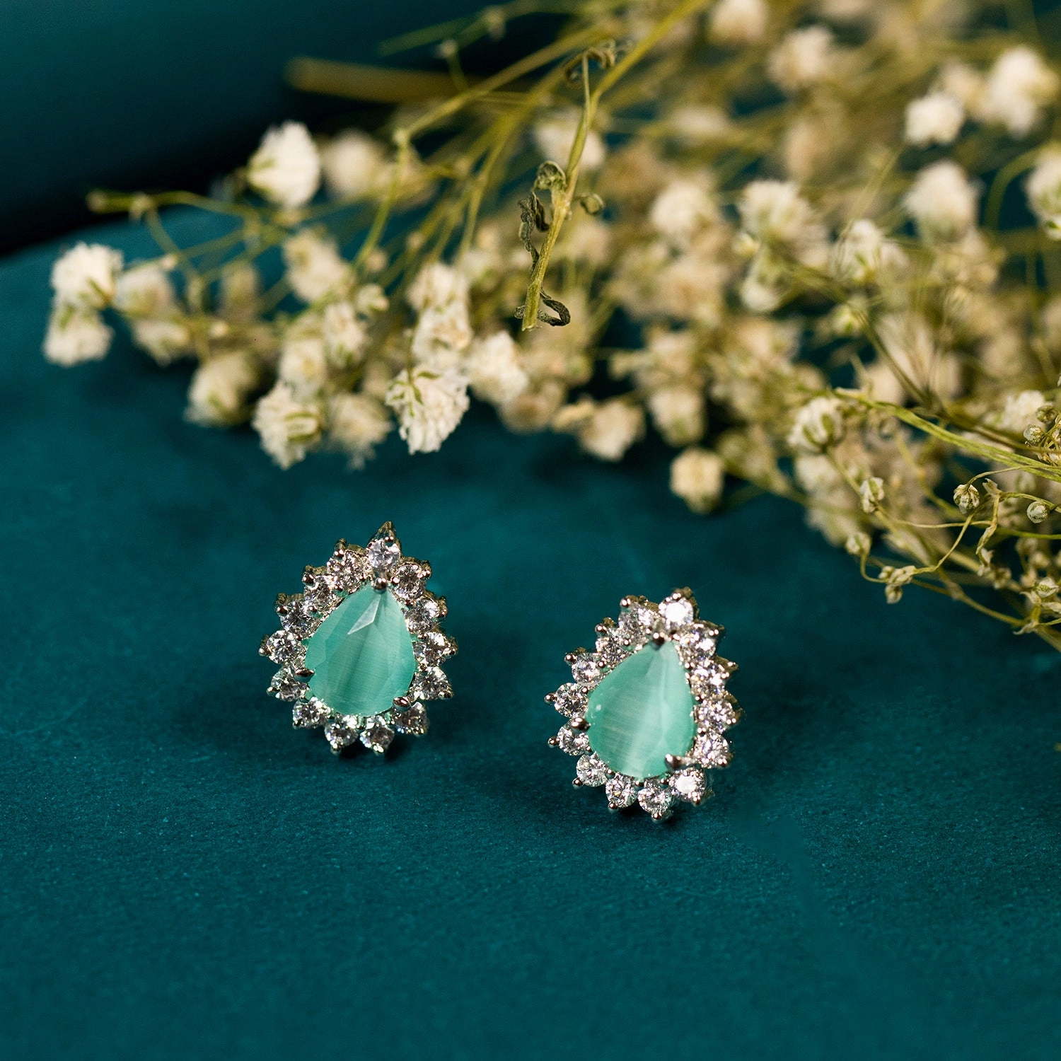 Minimal Fashion Minimella pear sparkle earring