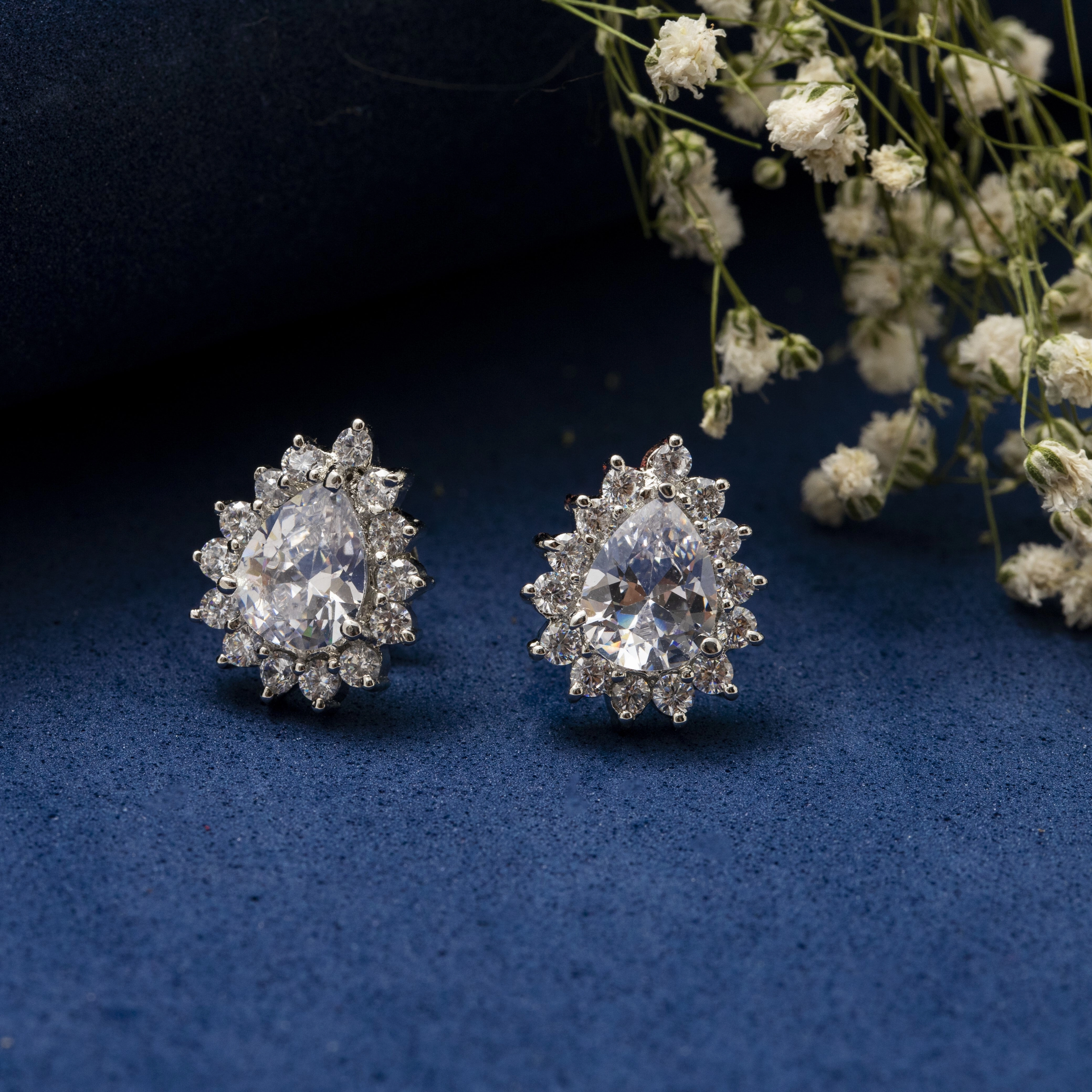 Minimella pear sparkle earring Fashion Glow Sophisticated Style