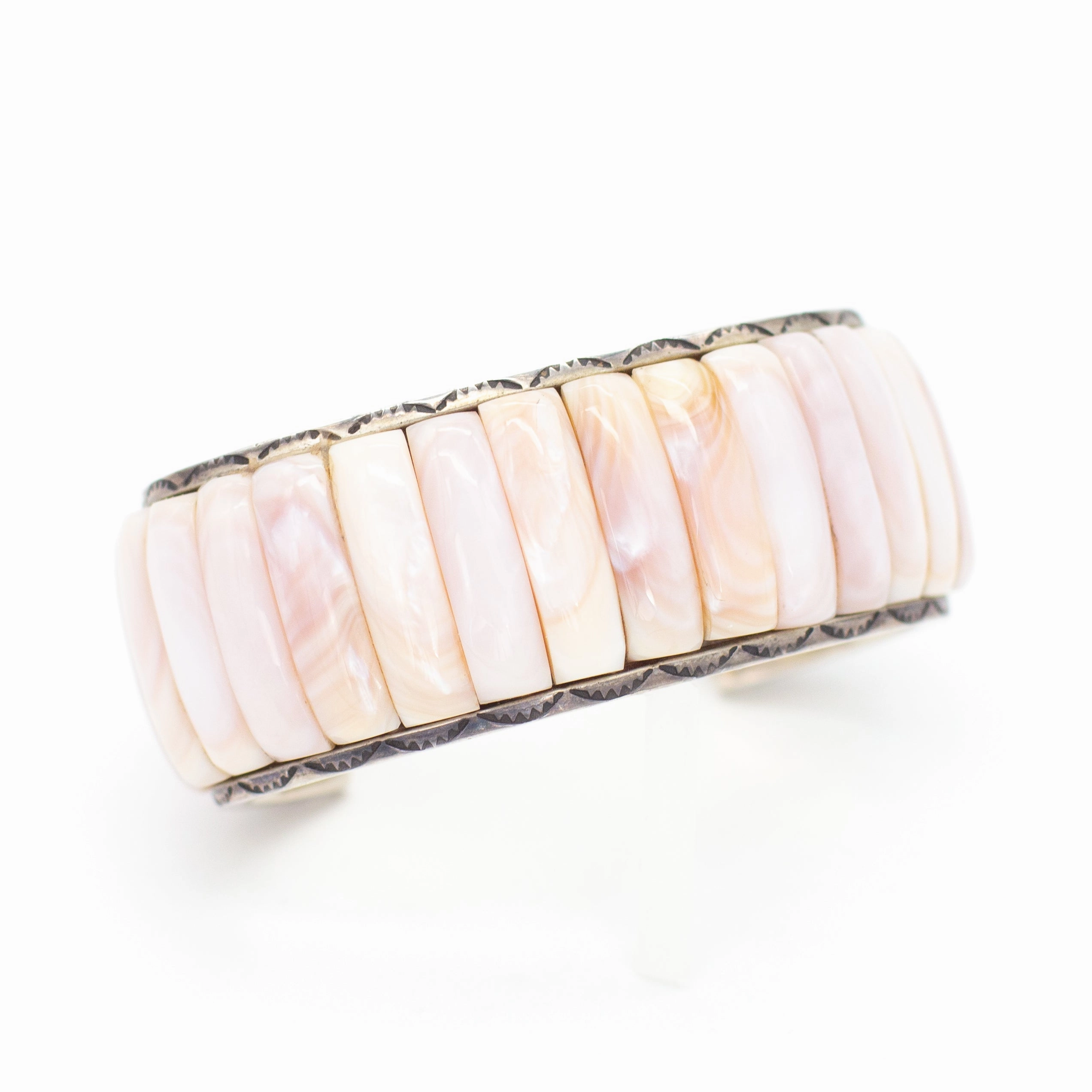 Carlos Aguilar Eagle (Ottawa) Handmade Sterling Silver Pink Mother of Pearl Cuff Bracelet elegant curve
