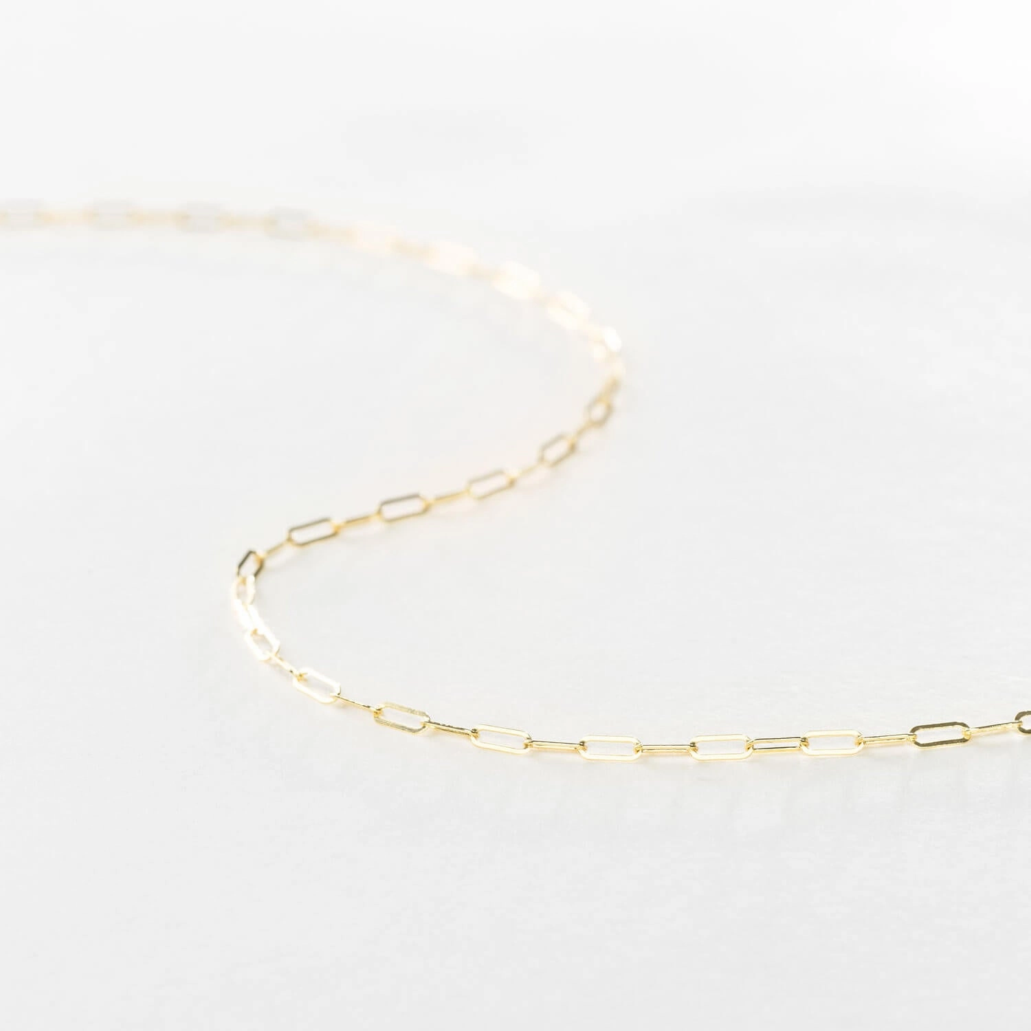 Chic Line Dainty Paperclip Chain