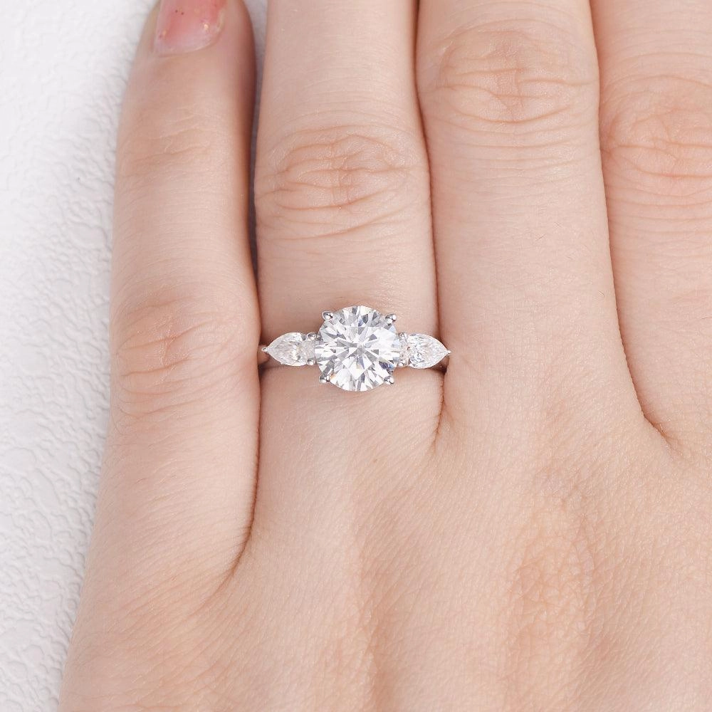 Classic 4 Prongs Moissanite White Gold Ring Shimmer Light