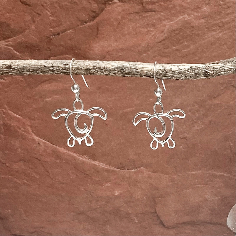 Vibrant Design Accent Detail Sterling Silver Sea Turtle Earrings