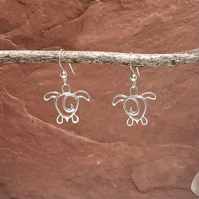 Vibrant Design Accent Detail Sterling Silver Sea Turtle Earrings