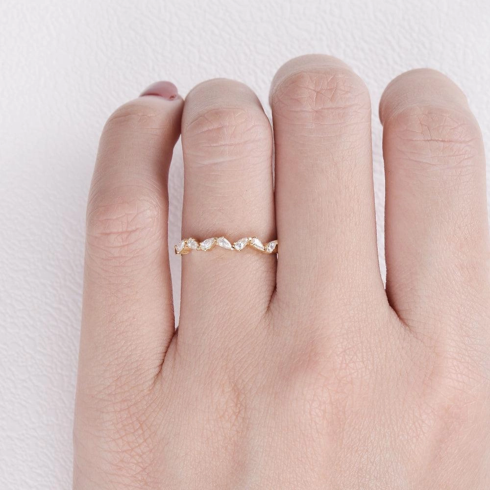 Clean Accent Pear Shaped Moissanite Wavy Straight Band