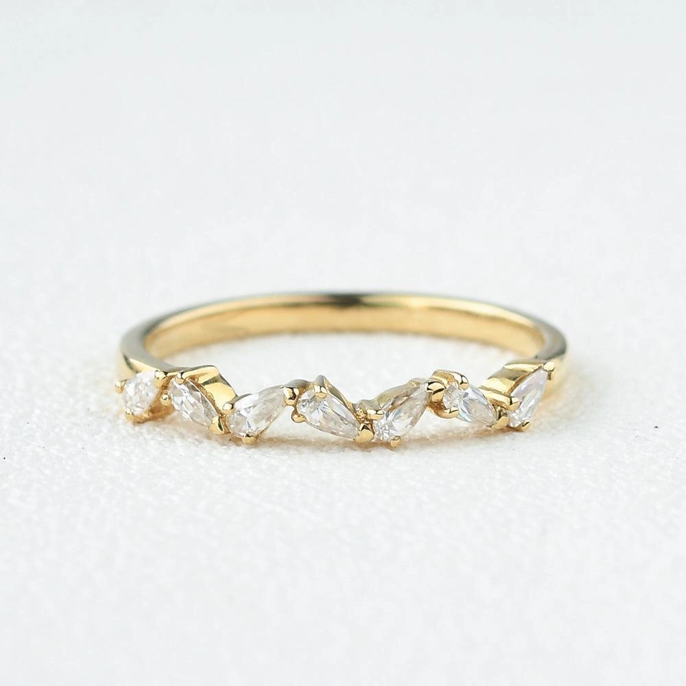 Daytime Look Pear Shaped Moissanite Wavy Straight Band