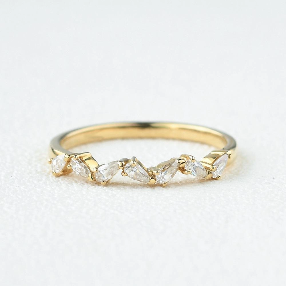 Fashion Gift Sparkle Surface Pear Shaped Moissanite Wavy Straight Band