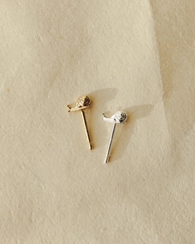 Snail Studs Shimmering Highlight