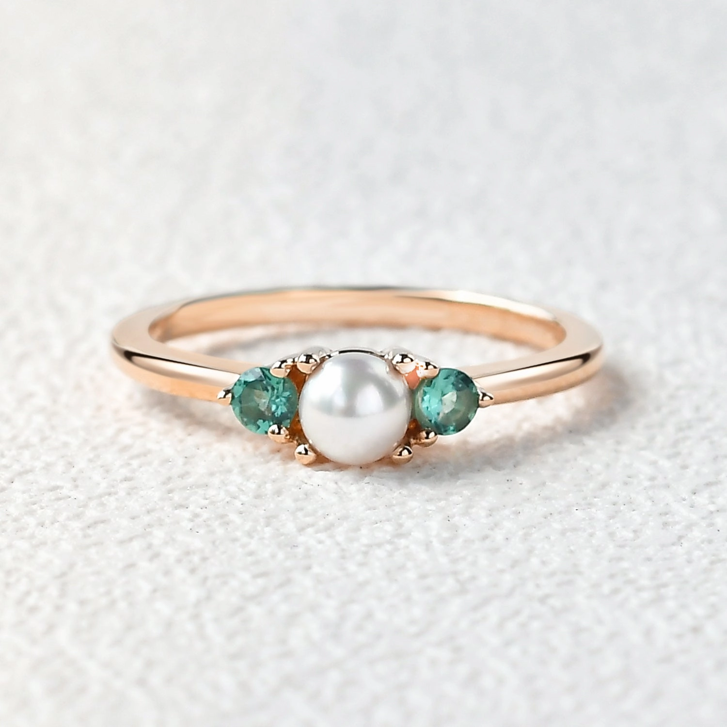 Sleek Radiance Edgy Light Akoya Pearl & Emerald Rose Gold Ring