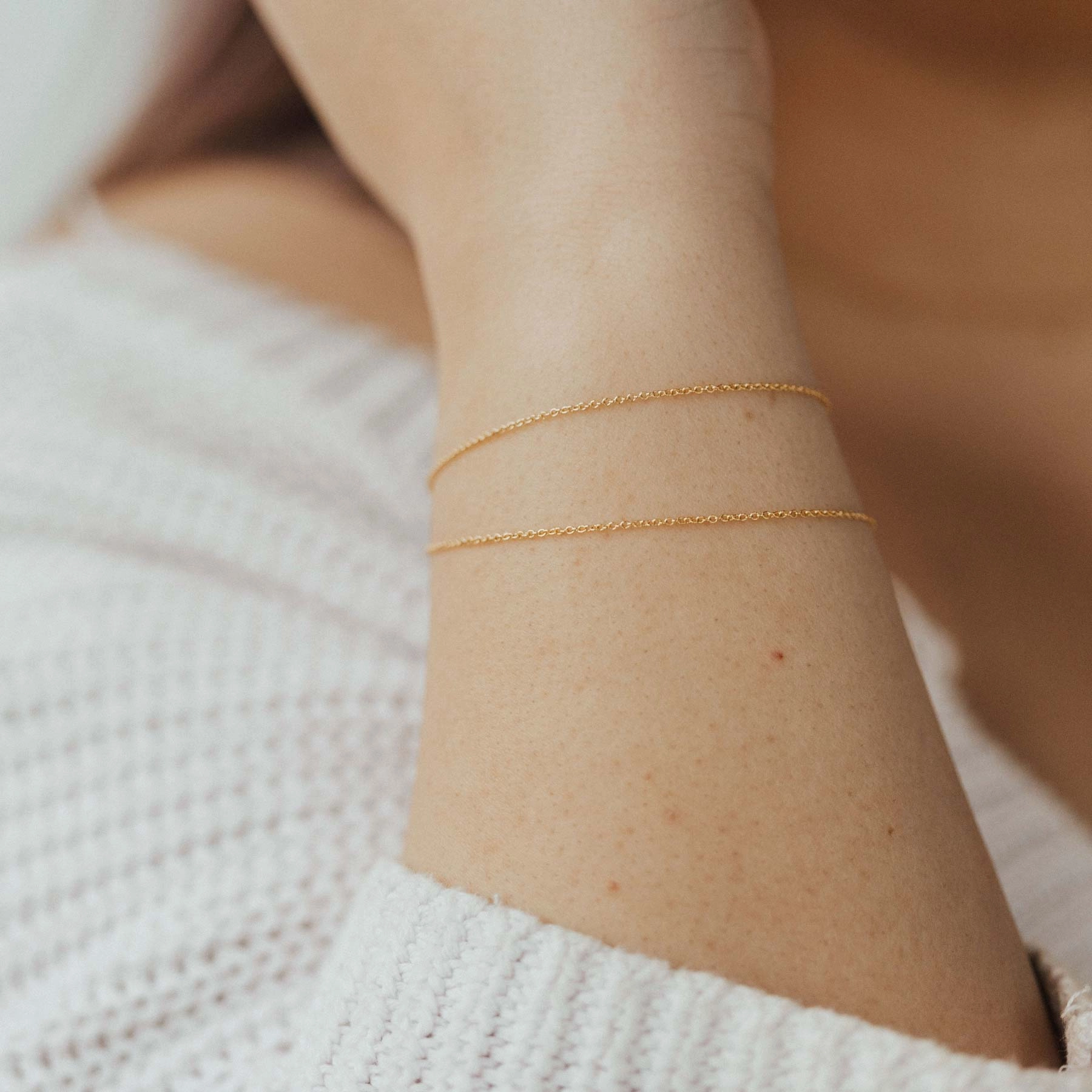 Avant-Garde Detail Dainty Cable Chain Bracelet