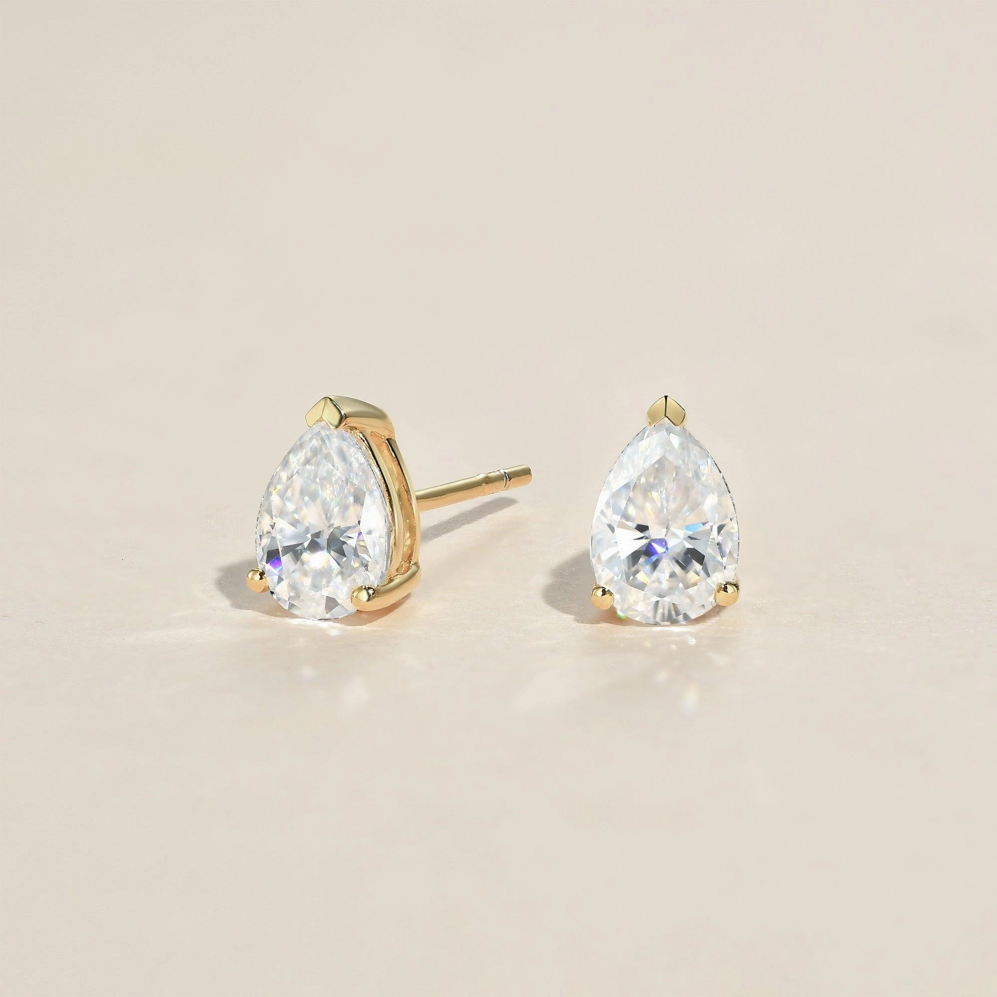 Pear Shaped Classic Solitaire Gold Studs Set 2pcs Dainty Accessory Glamorous Pieces