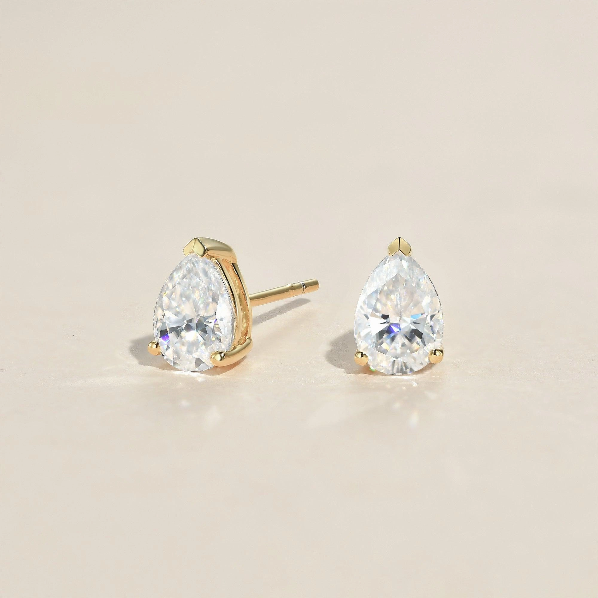 Pear Shaped Classic Solitaire Gold Studs Set 2pcs Sparkle Touch premium design