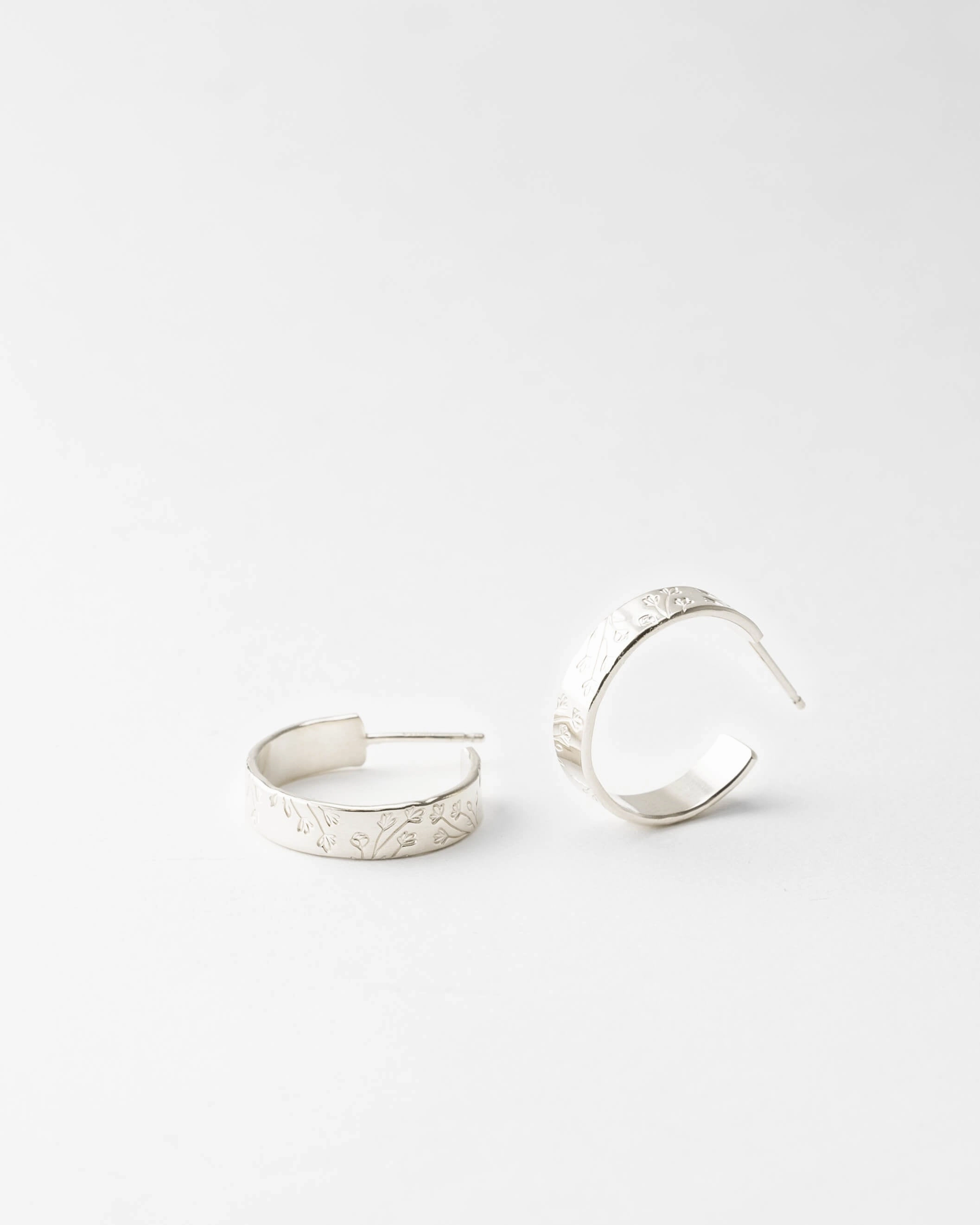 Neat Spark Natural Detail Wildflower Hoops