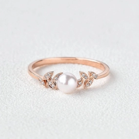 Model Shot Akoya Pearl & Moissanite Rose Gold Ring