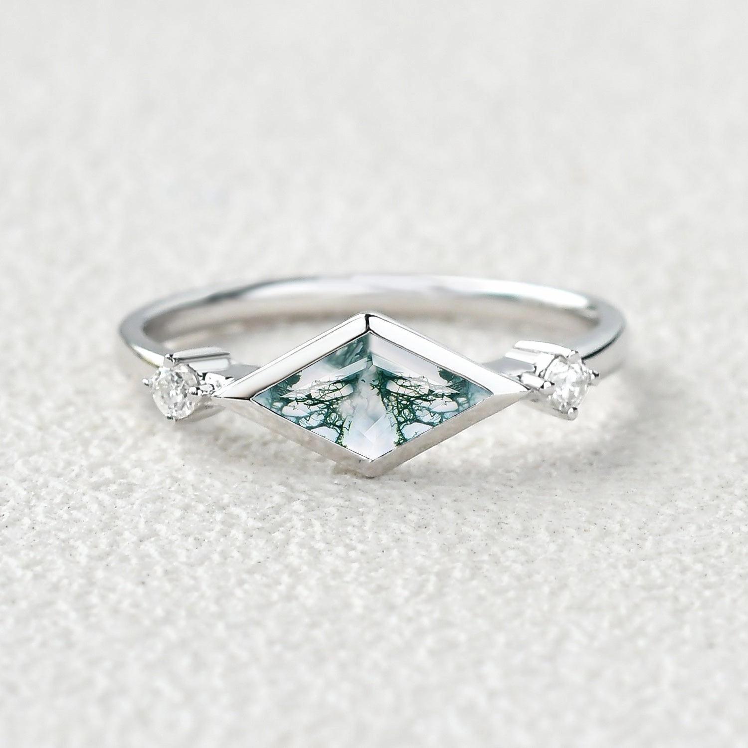 Luxury Pick East-West Moss Agate Rhombus Cut Bezel Set Ring