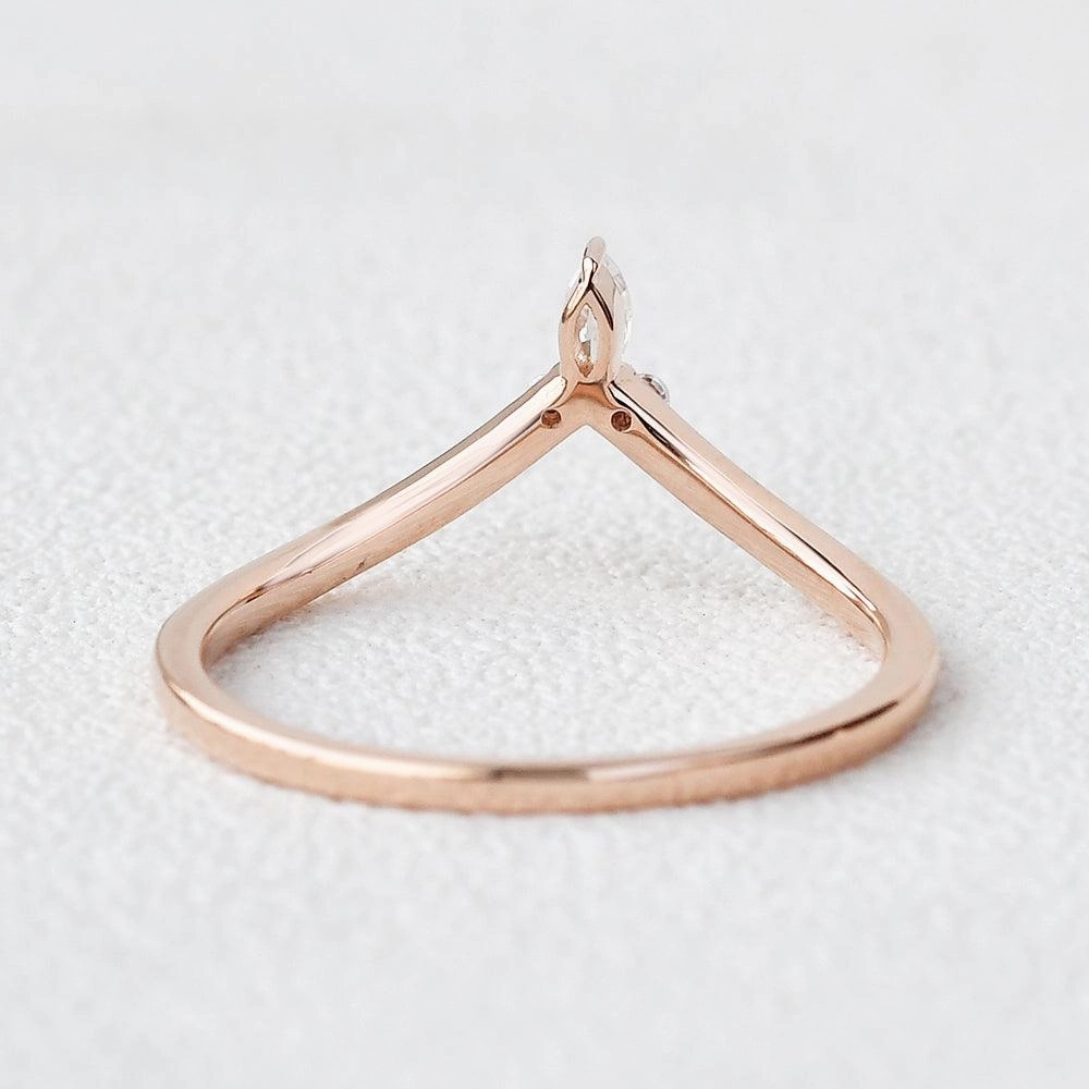 Curved Moissanite Stacking Wedding Band Flawless Glow Creative Detail