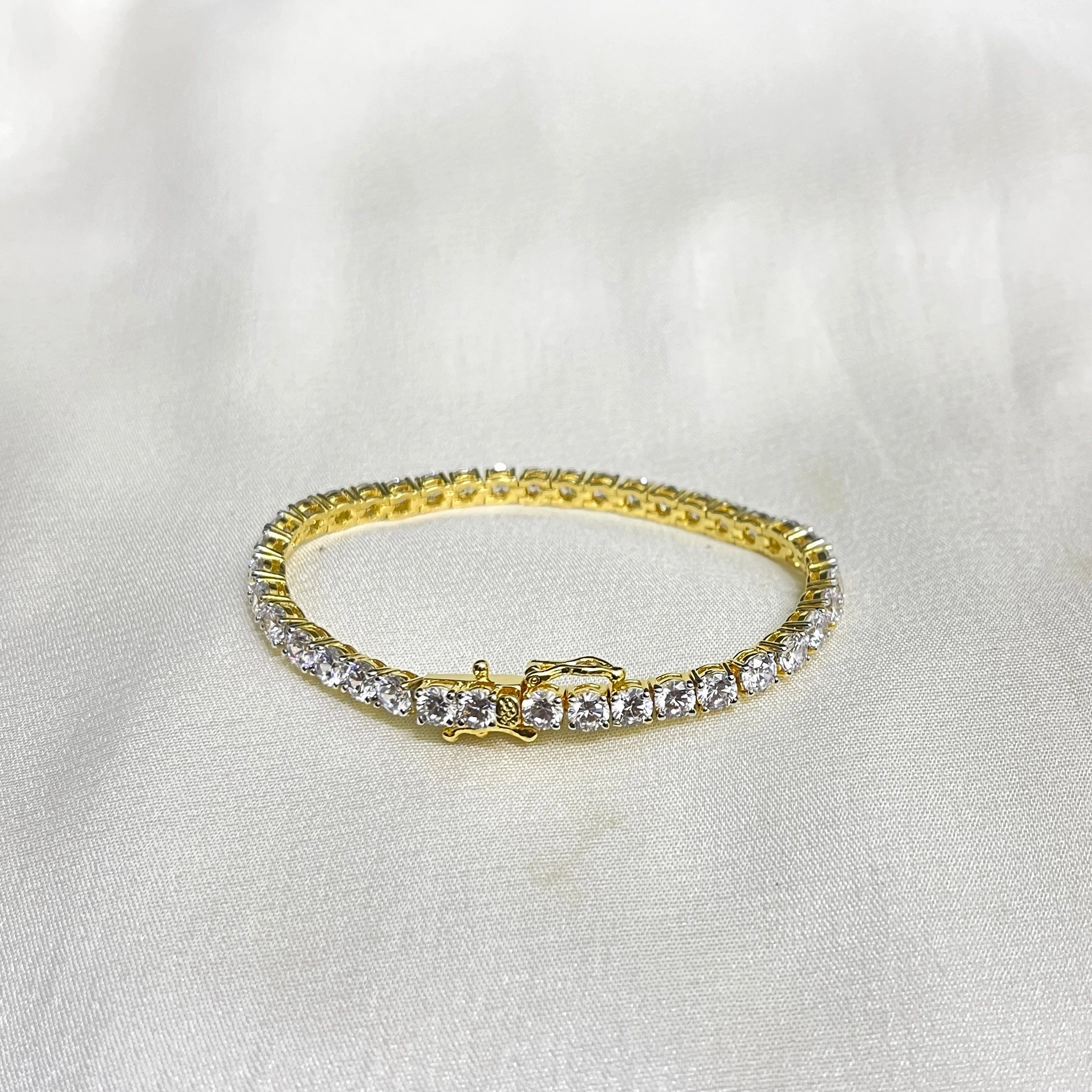 Ethereal Mood Artistic Touch Solitaire tennis bracelet