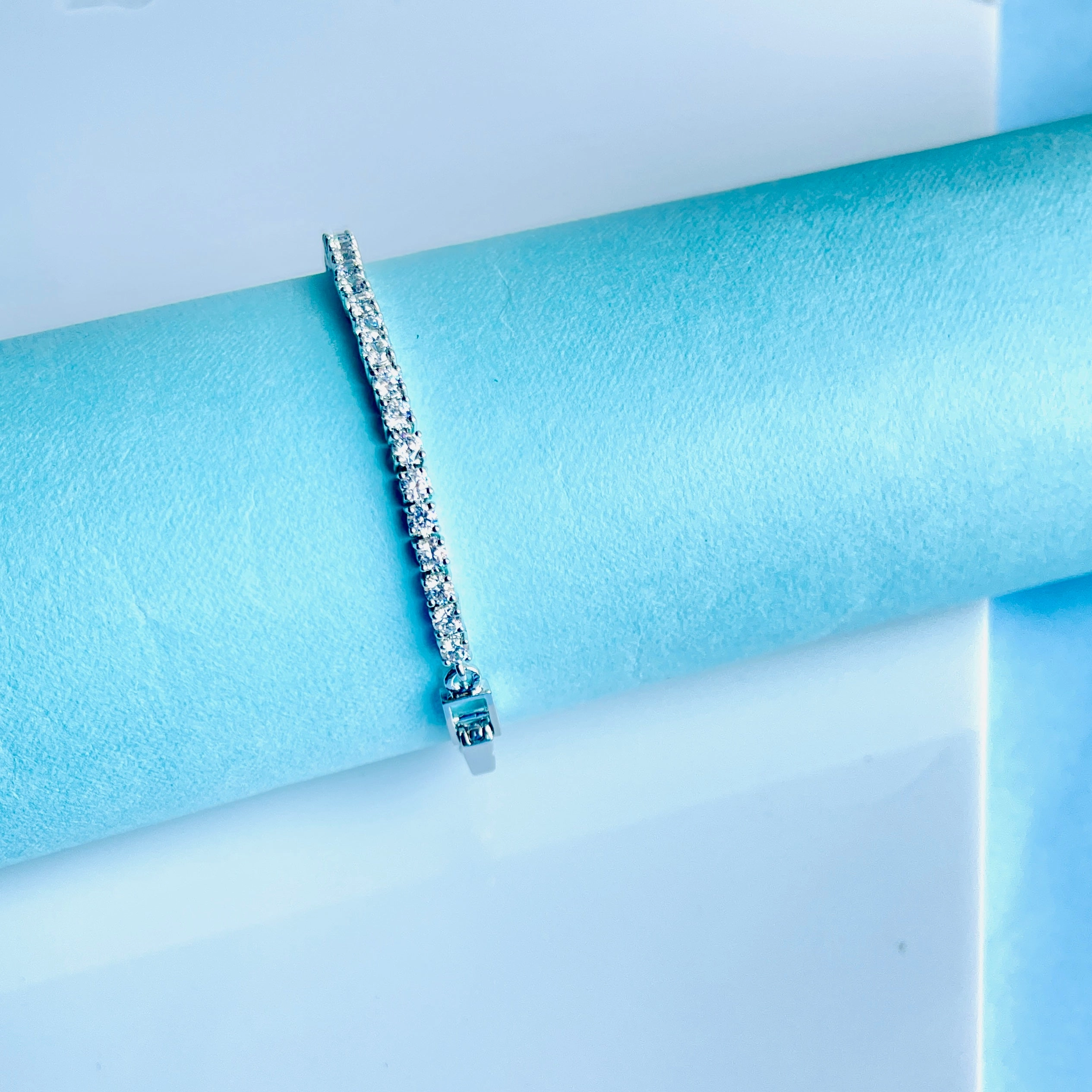 Elegant Focus Solitaire tennis bracelet
