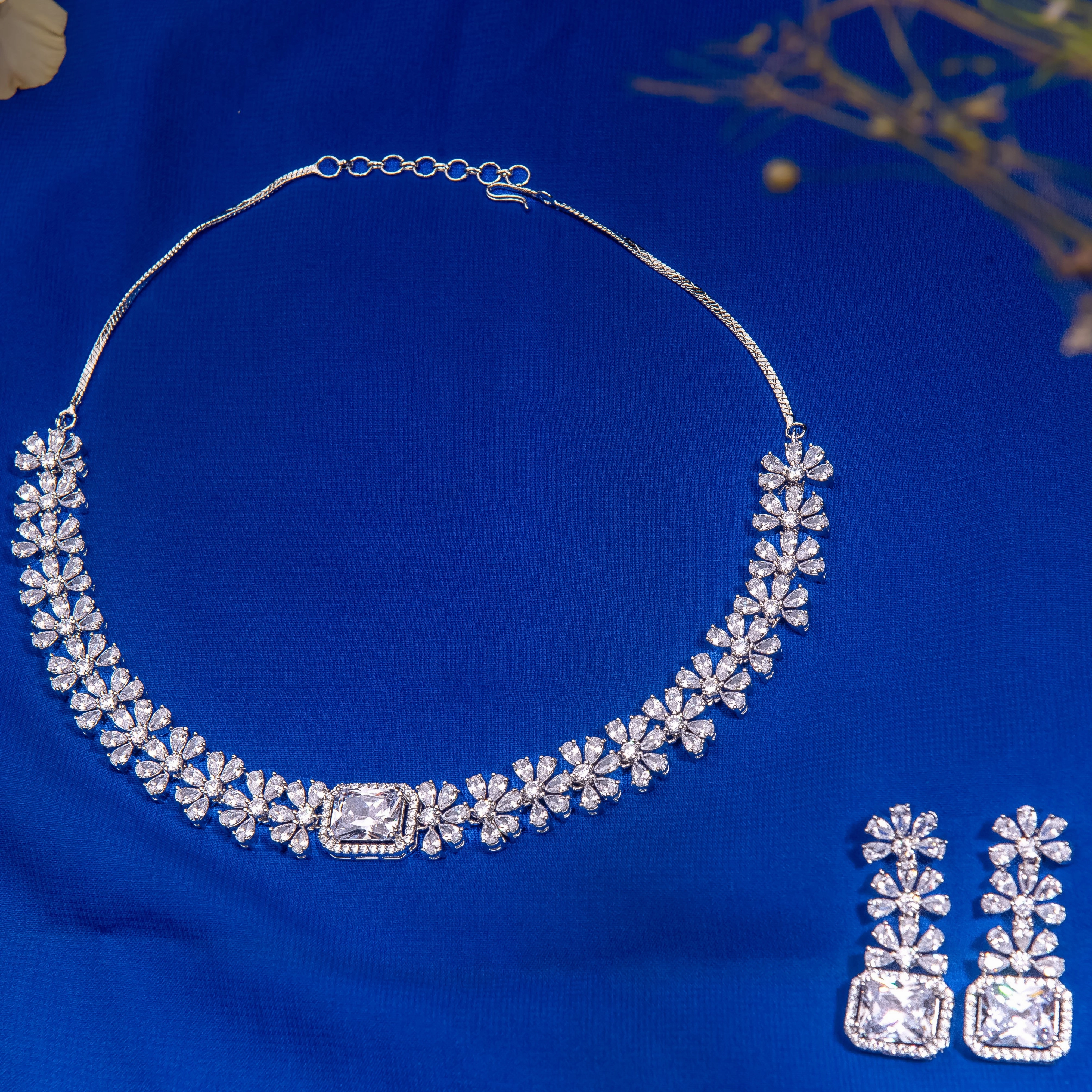 Subtle Beauty Floro emerald necklace