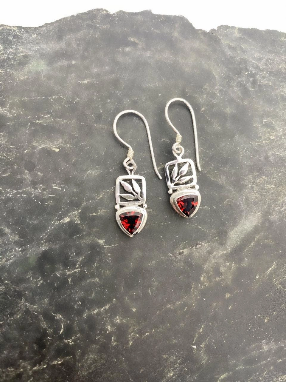 Vibrant Look Silver Earrings with Stone and Leaf Detail