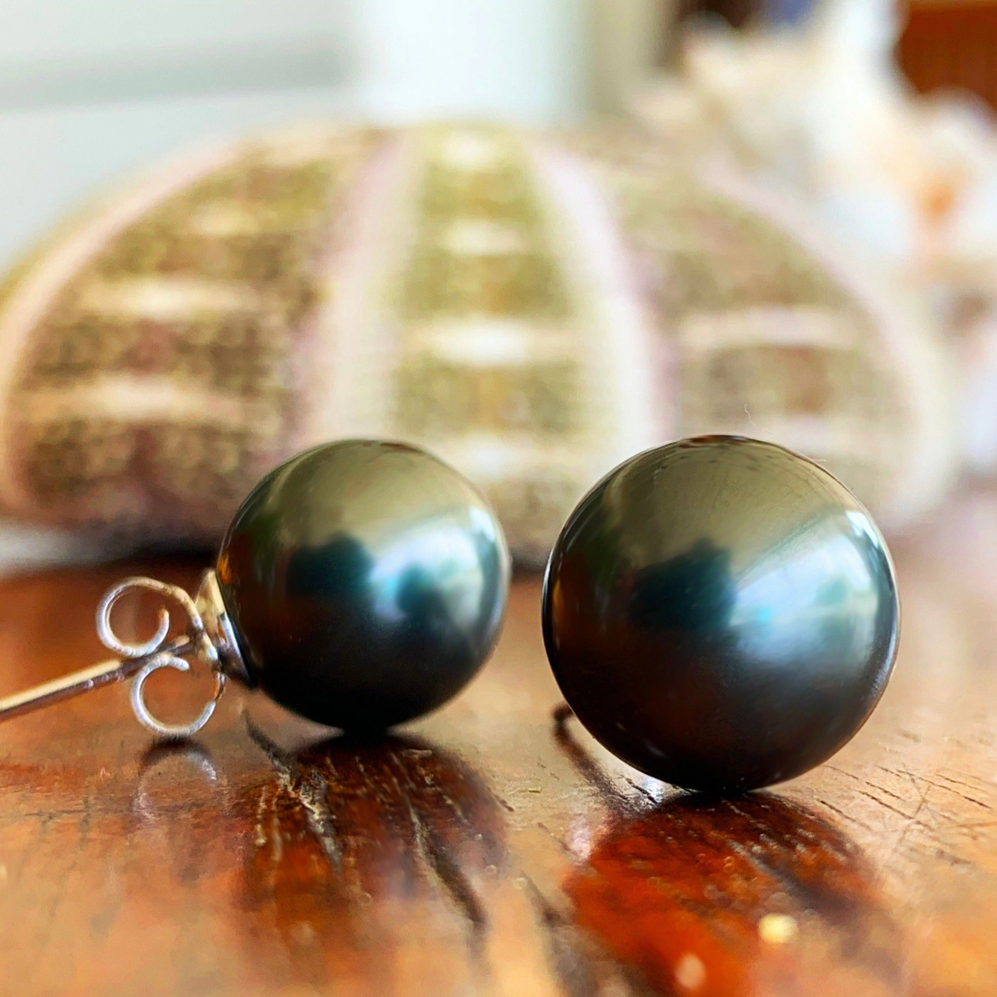 Momi Shell Pearl Earrings comfortable accessory Linear Adornment