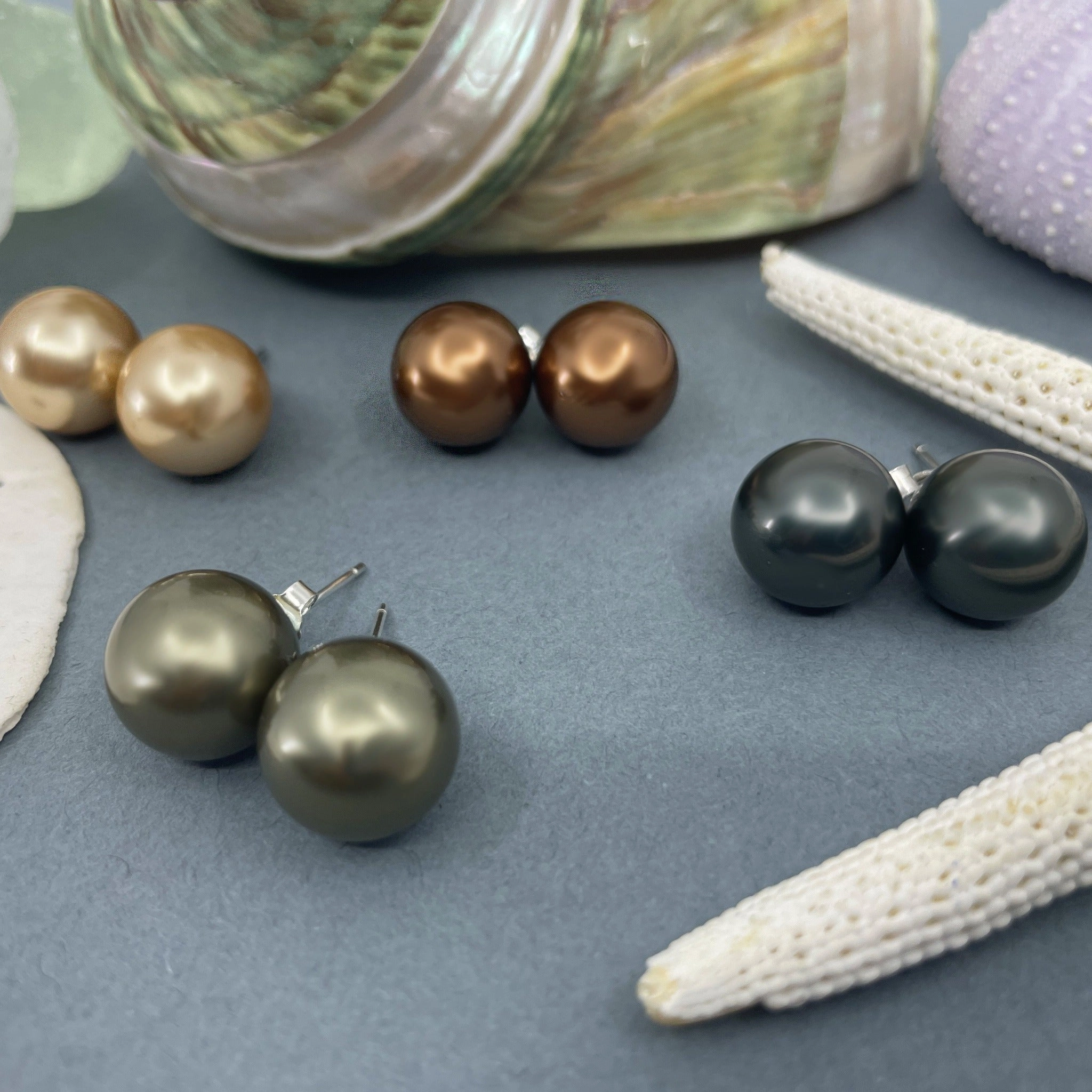 Statement Accessory Momi Shell Pearl Earrings