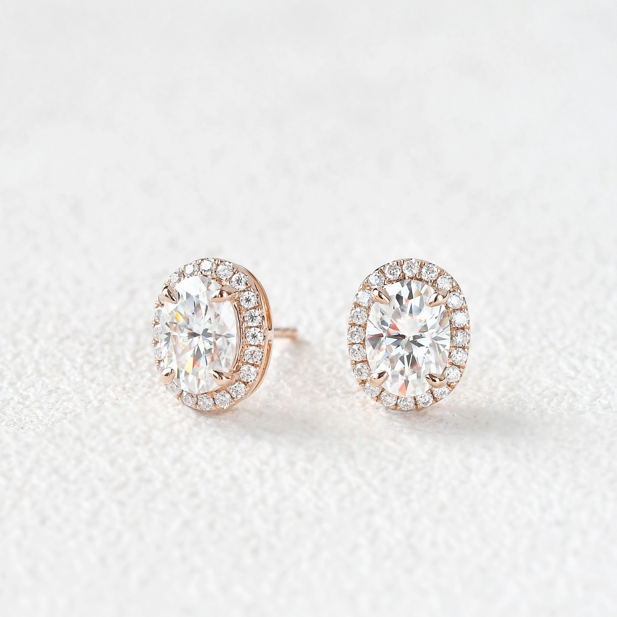 Chic Outfit Felicegals Moissanite Classic Halo Earrings
