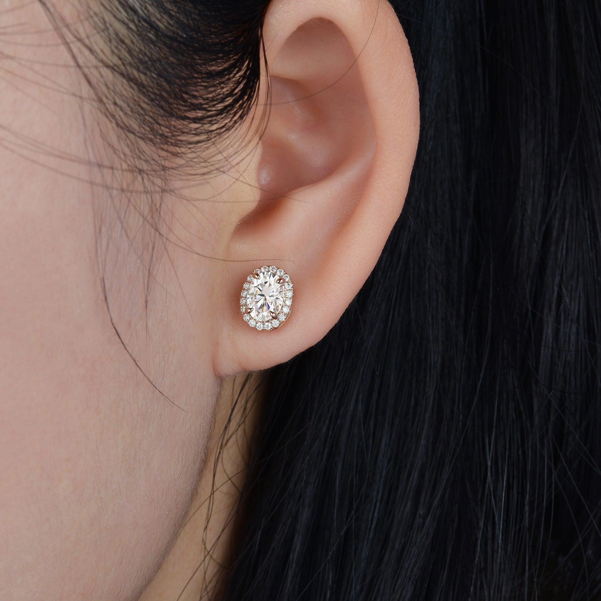 Monochrome Fit Felicegals Moissanite Classic Halo Earrings