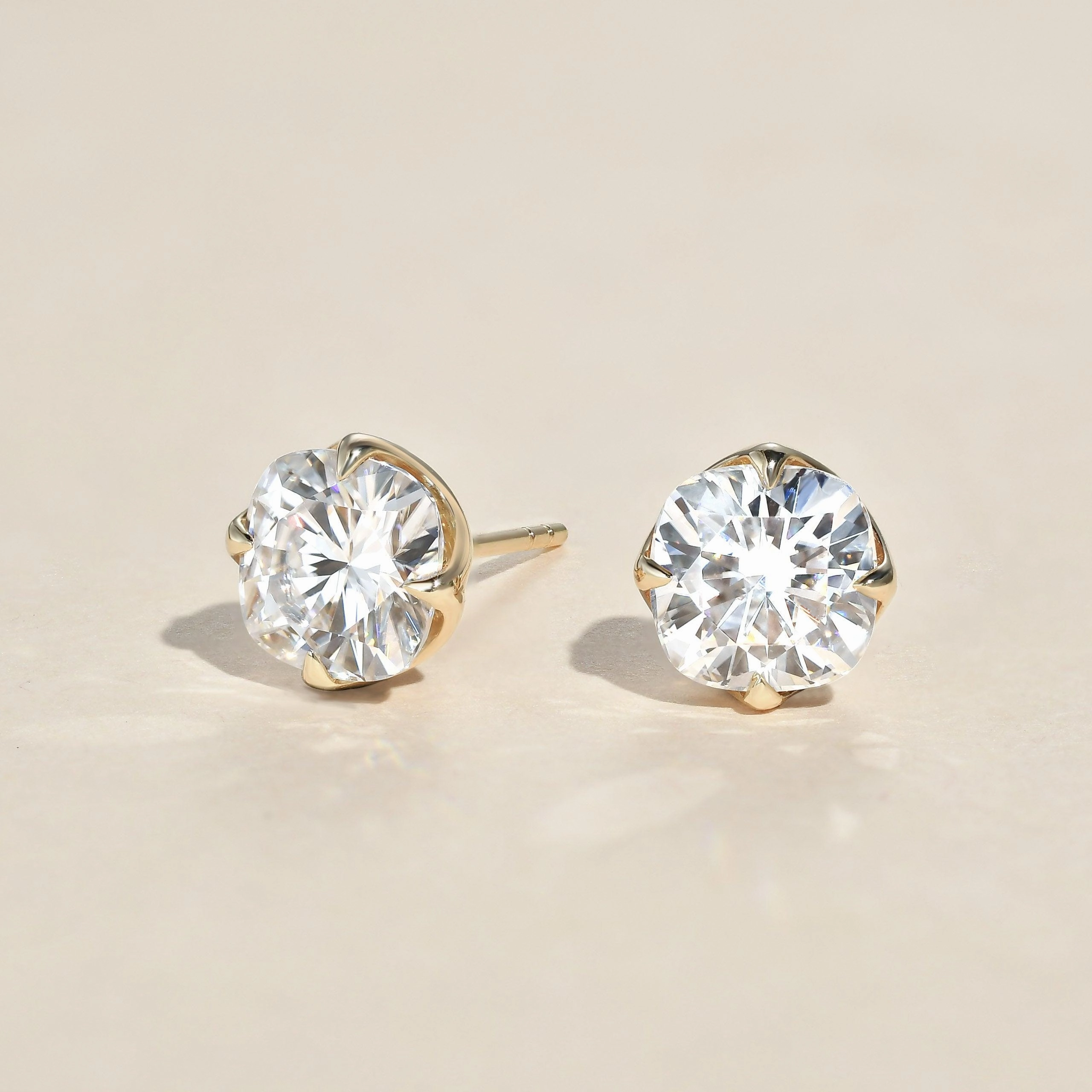 Sqaure Cushion Cut Classic 4-prong Solitaire Gold Studs Set 2pcs Clean Lines Autumn Glow