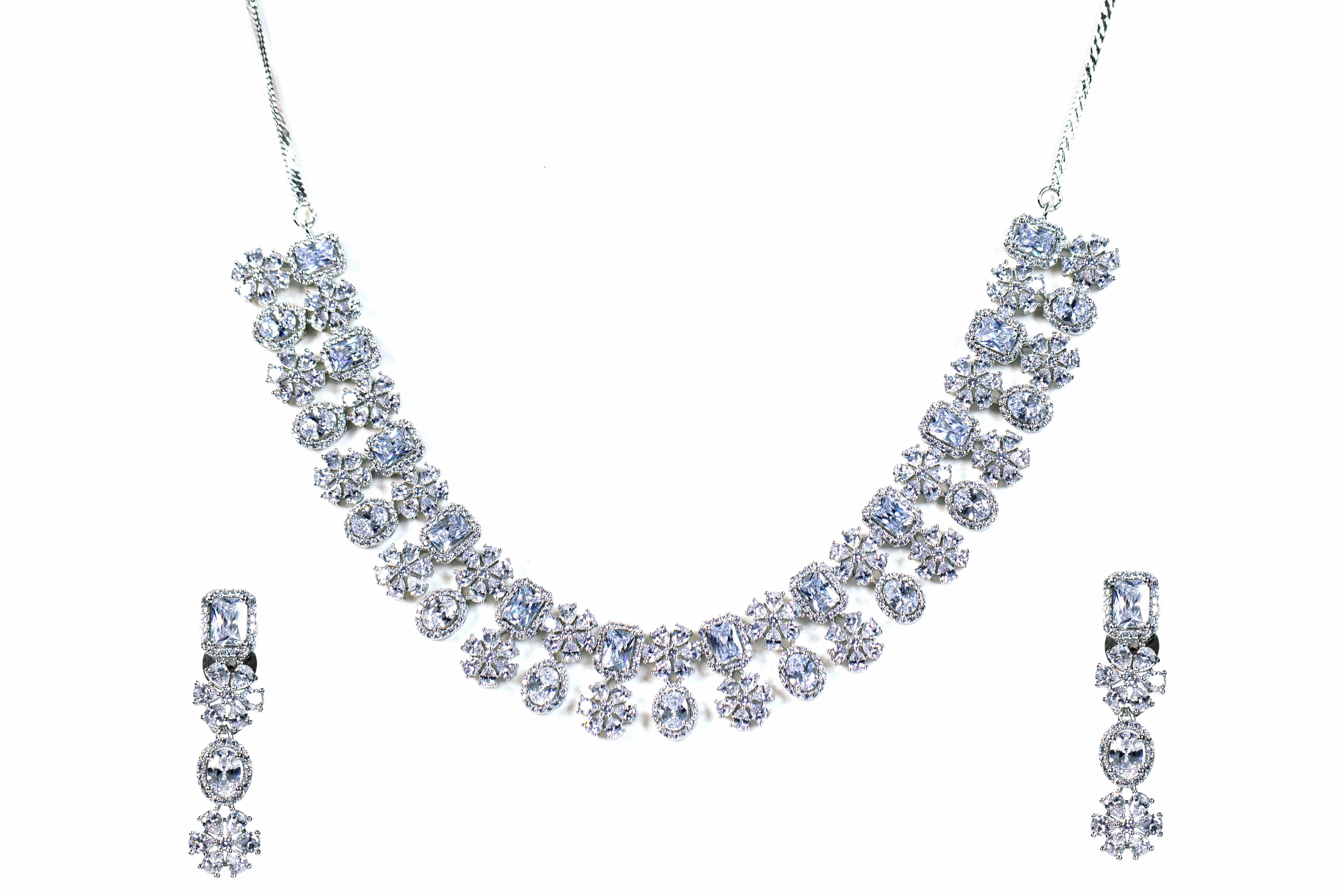 Styled Accent Detail Focus Floro princess necklace set