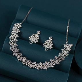 Natura elegance Necklace set Vibrant Shine Look
