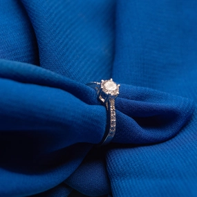 Simple Touch Glow Vibe Gen z solitaire ring