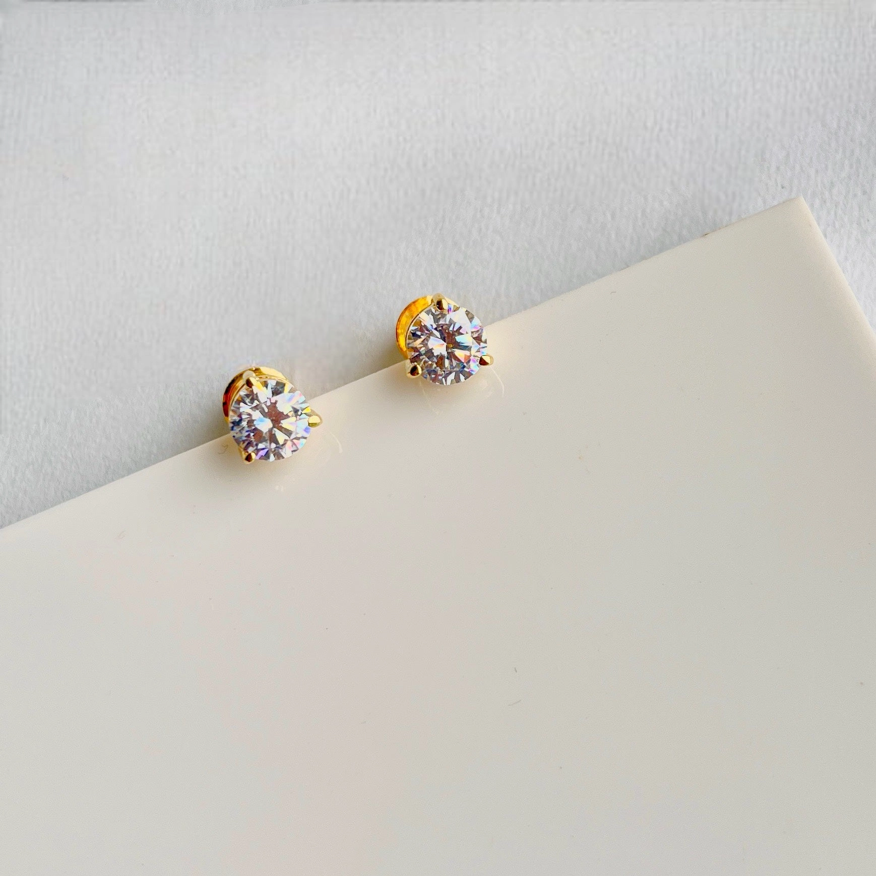 Gen Z solitaire stud Contemporary Craft